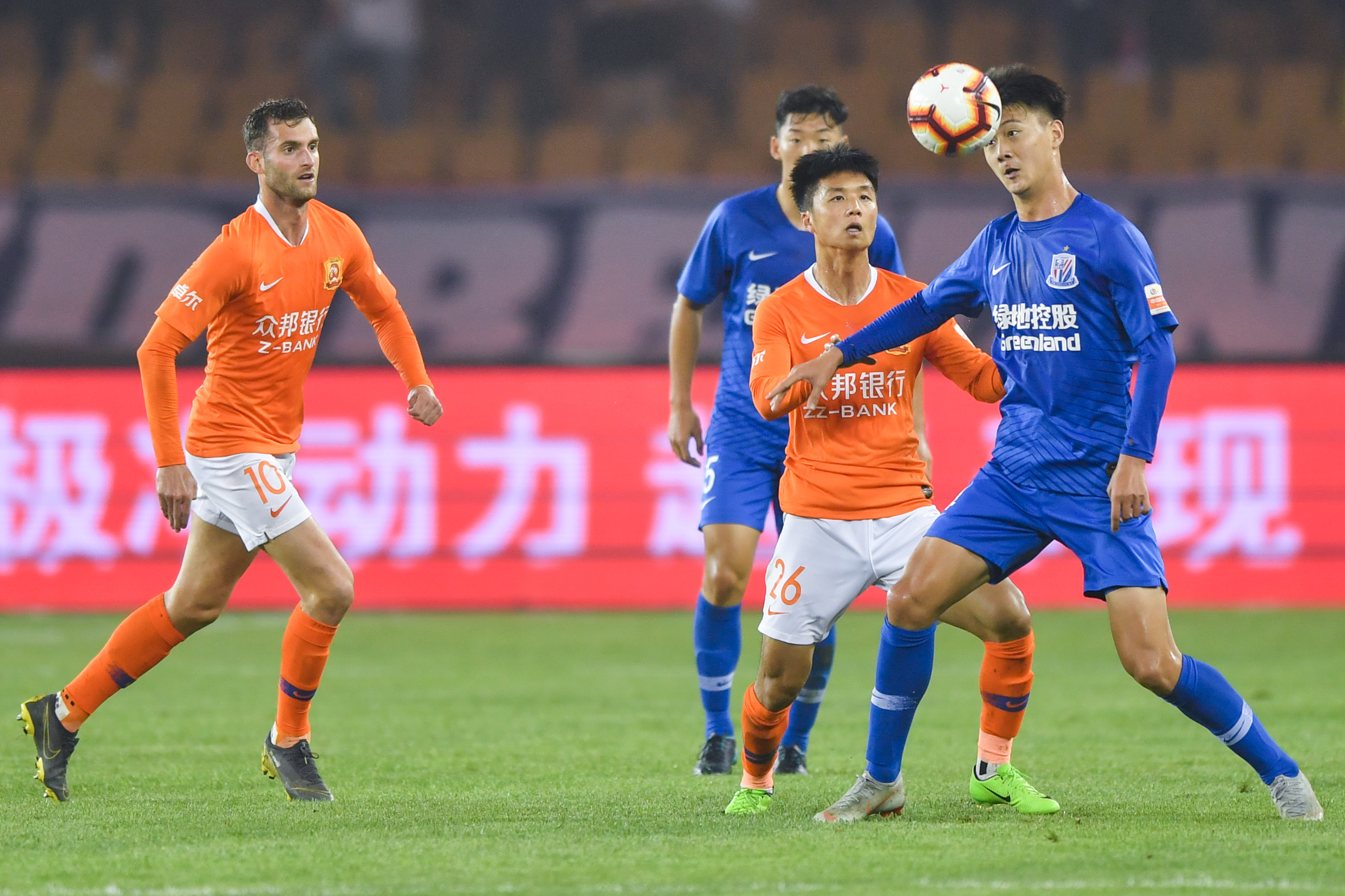 湖人16分惨败马刺！詹姆斯休战东契奇空砍38+三双 文班16+14+4帽