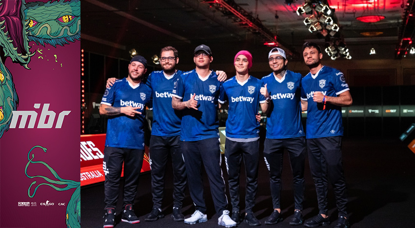 Uzi跪在RNG基地门口讨债？